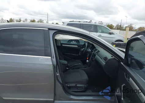 2016 Volkswagen Passat 1.8T S из США, поврежденный, VIN 1VWAS7A34GC012822